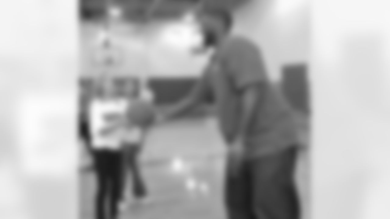NFL Play 60 Challenge: Wilson and Dixon Inspire Local Kids
