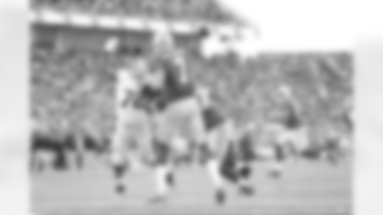 Bowen played in 63 regular-season games with 11 starts, totaling 5.5 sacks as a Cowboy.