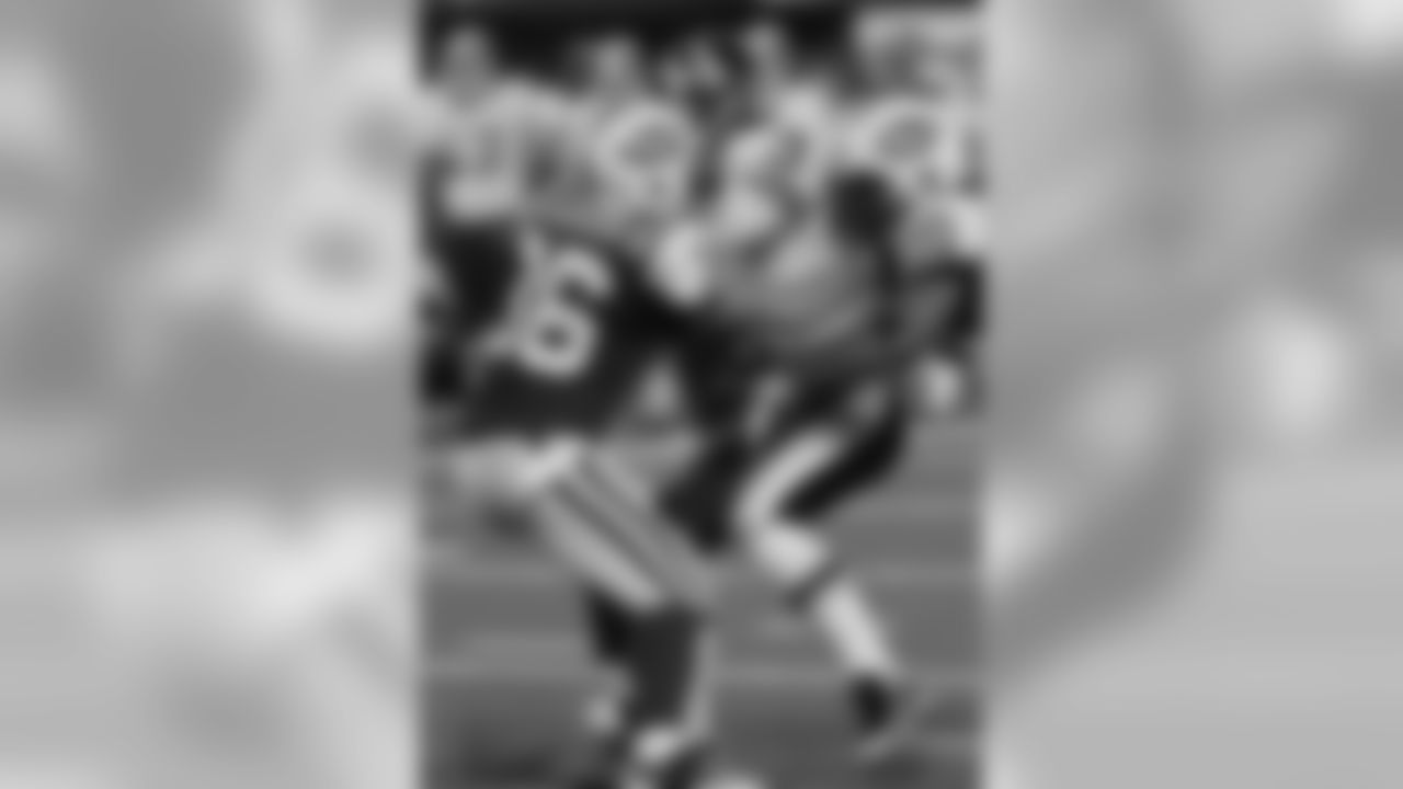 Jim Leonhard Photos