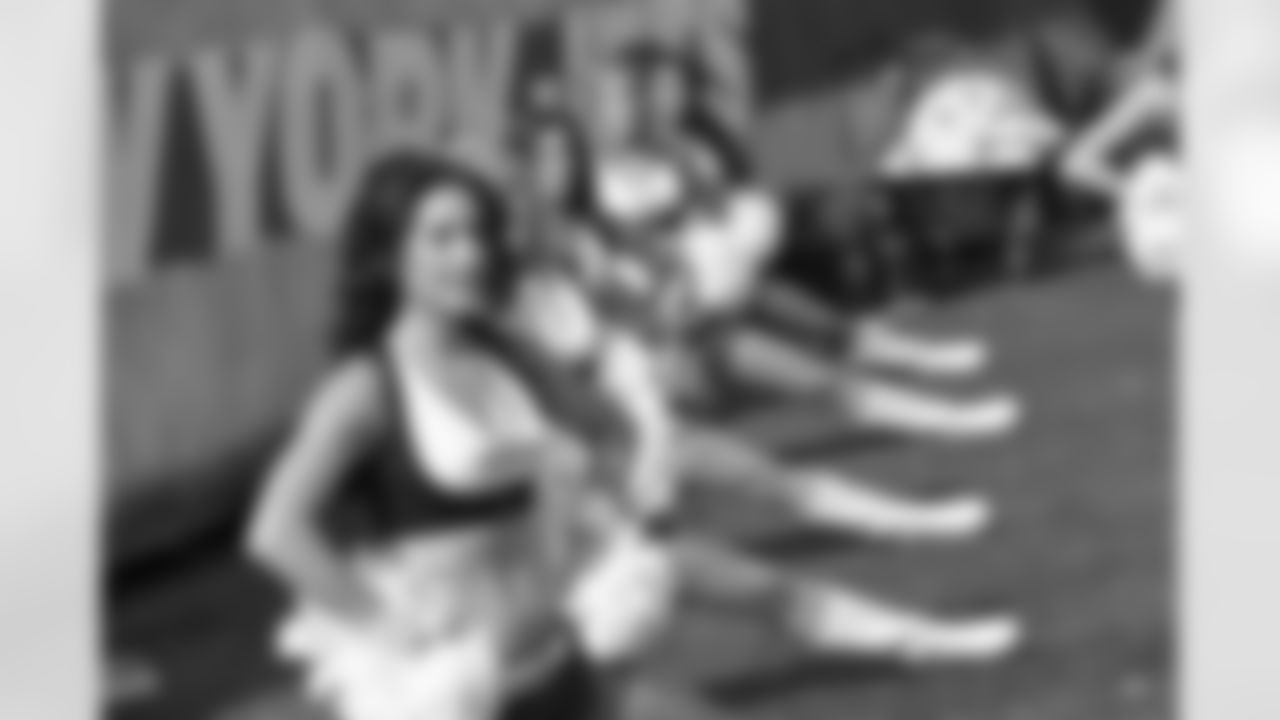 New York Jets Flight Crew: Jets vs Chargers