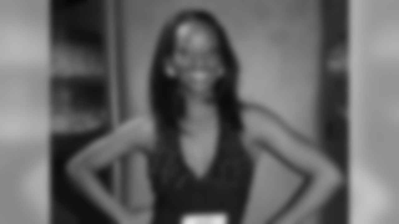 Mandisa 2009 Flight Crew Member Photos