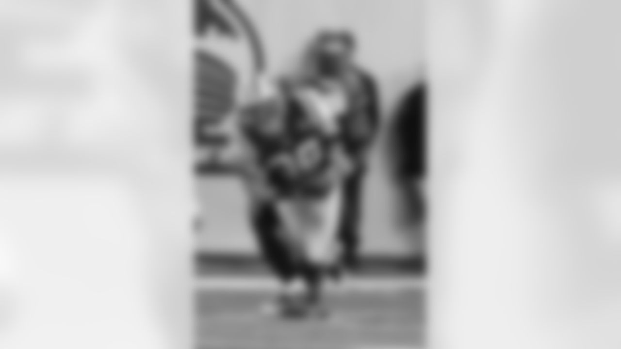 Jim Leonhard Photos