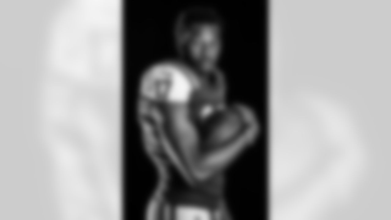 Registered 19 receptions during his rookie season in 2016.