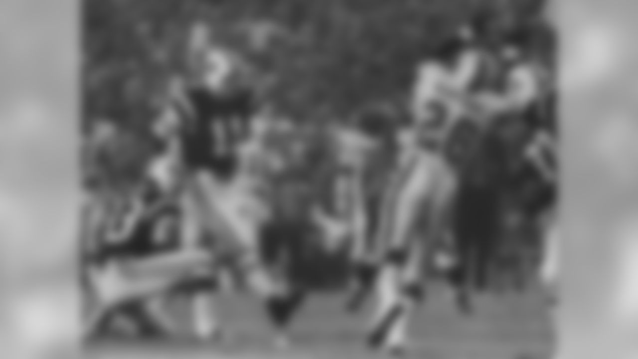 Jim Turner's kick is good, but his two field goals are all that the Jets offense can muster as they fall to the Dolphins 20-6 at Shea Stadium on 10/10/70.