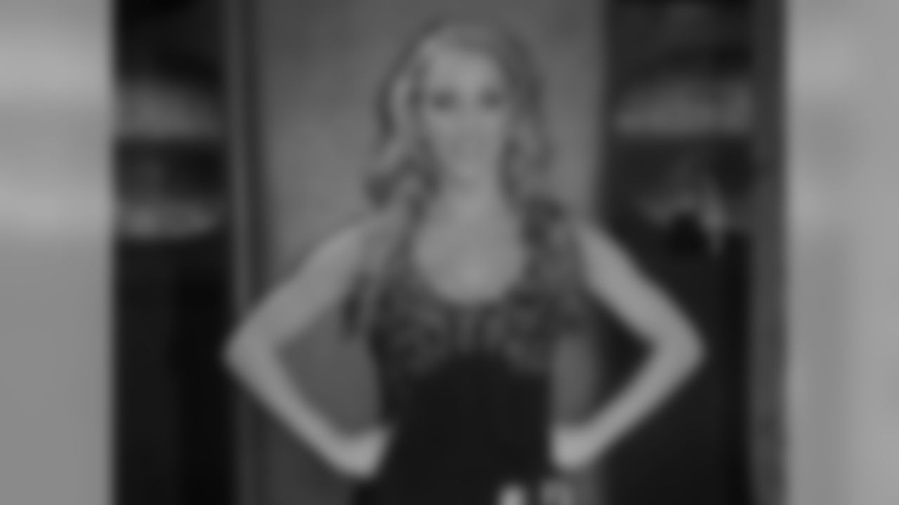 Laura D. 2009 Flight Crew Member Photos