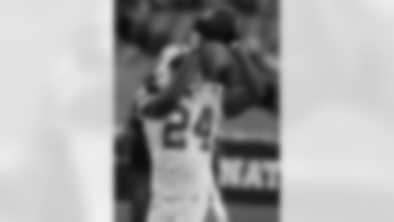 2009 Week 13 Jets at Bills Photos