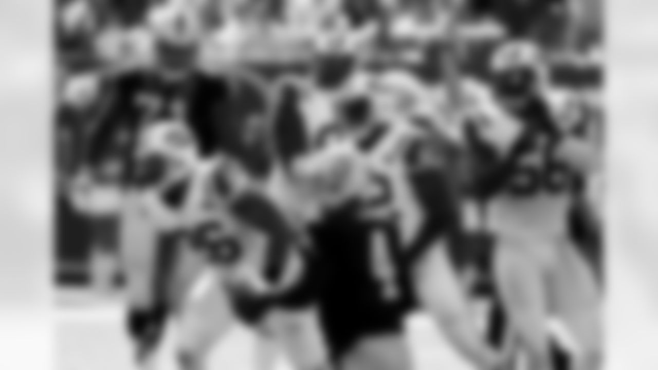 LB David Harris and S Dawan Landry will be key for the defense in the hostile Lambeau Field on Sunday. Rex Ryan said that the two veterans are "chief operators of the defense," and on the road, it's critical for the two men to get the communication right. Harris gives Landry the call and Landry gets the secondary on the same page. With Aaron Rodgers and WRs Jordy Nelson and Randall Cobb, the communication between the two will be pivotal if the Jets want to steal one on Sunday.