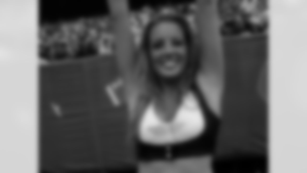 Laura V. 2009 Flight Crew Member Photos