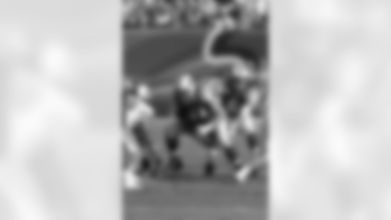 Nick Mangold Photos