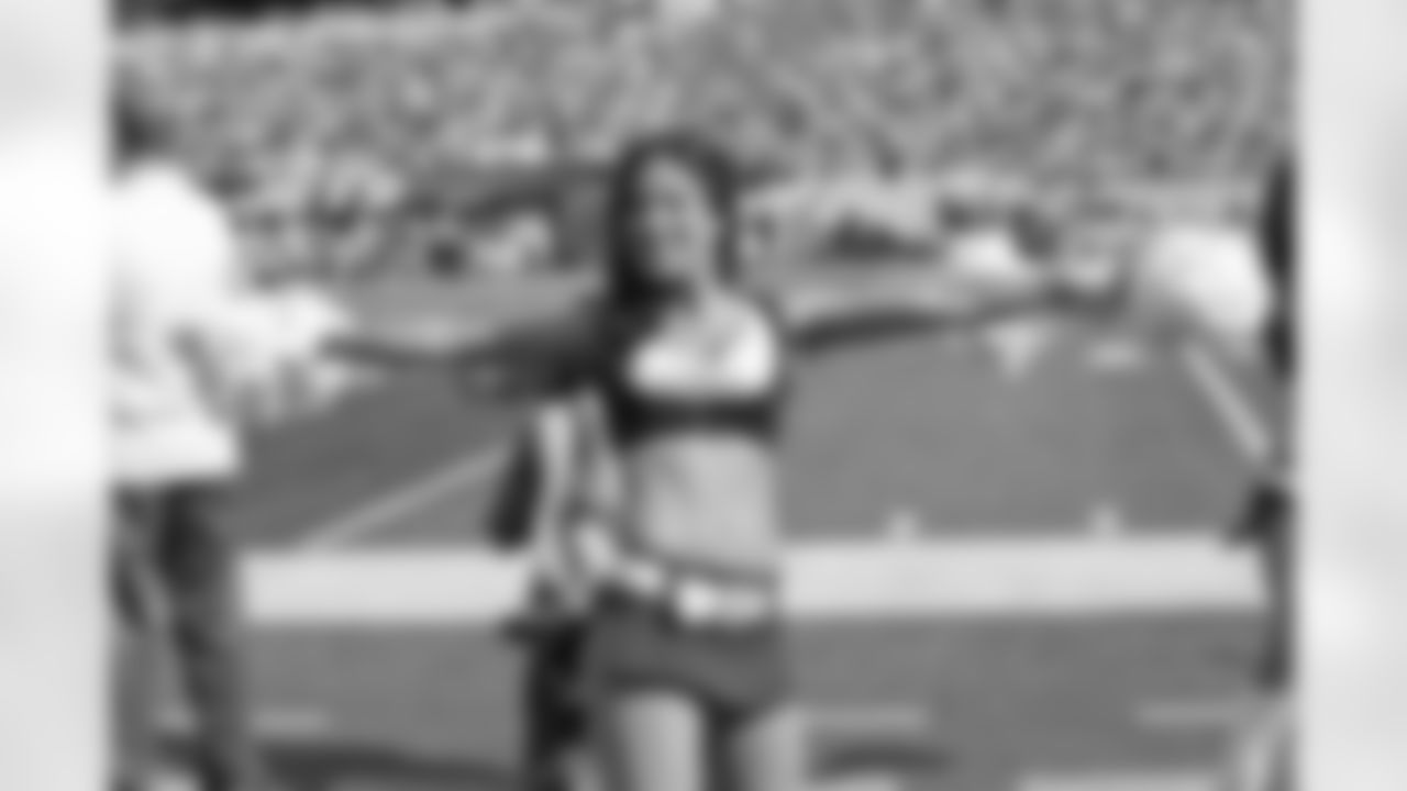 New York Jets Flight Crew: Jets vs Chargers