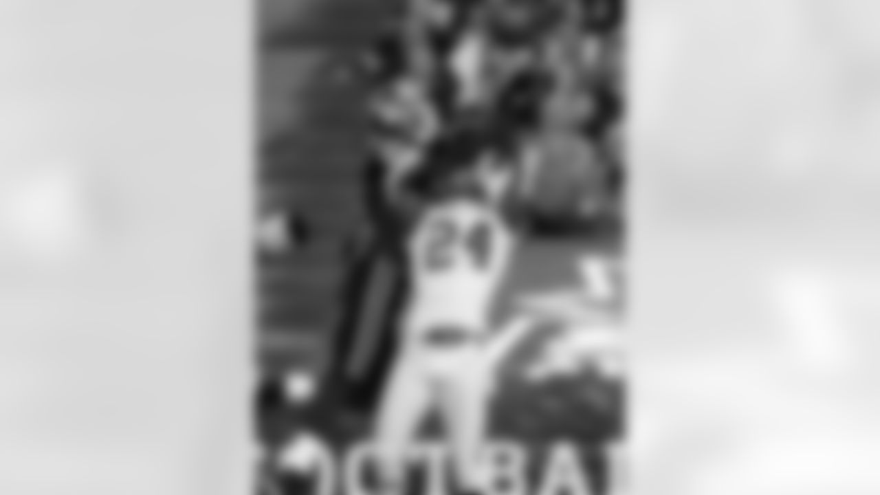 2009 Week 13 Jets at Bills Photos