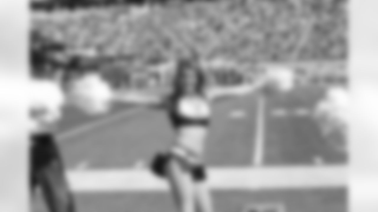 New York Jets Flight Crew: Jets vs Chargers