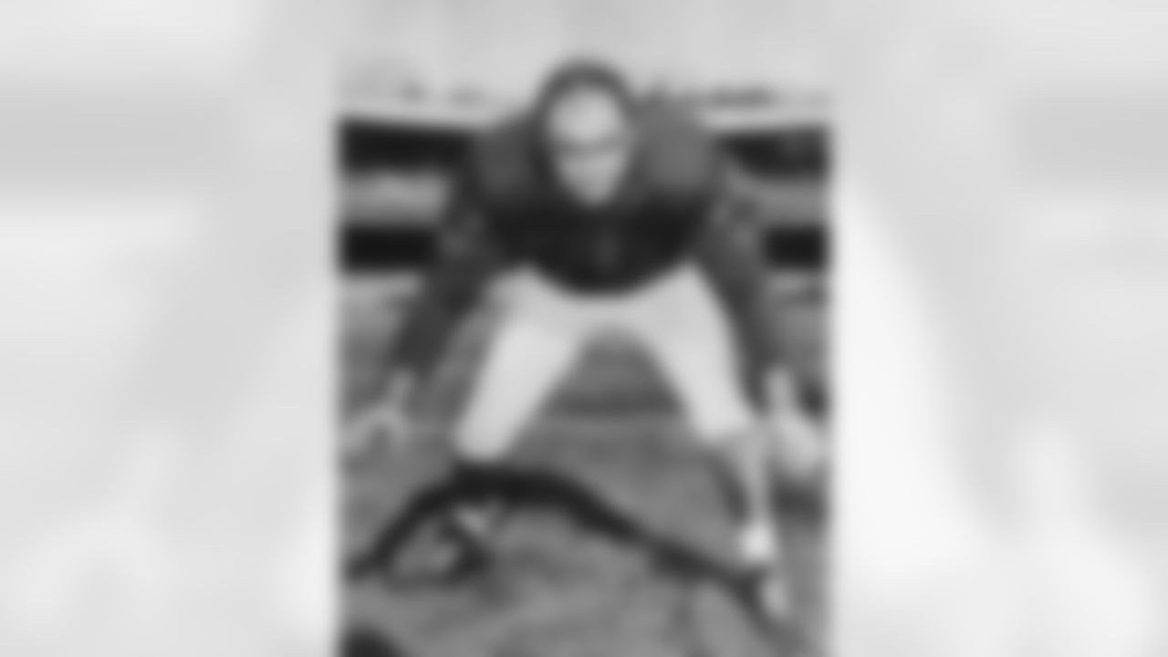 DE Bob Reifsnyder poised for the tackle