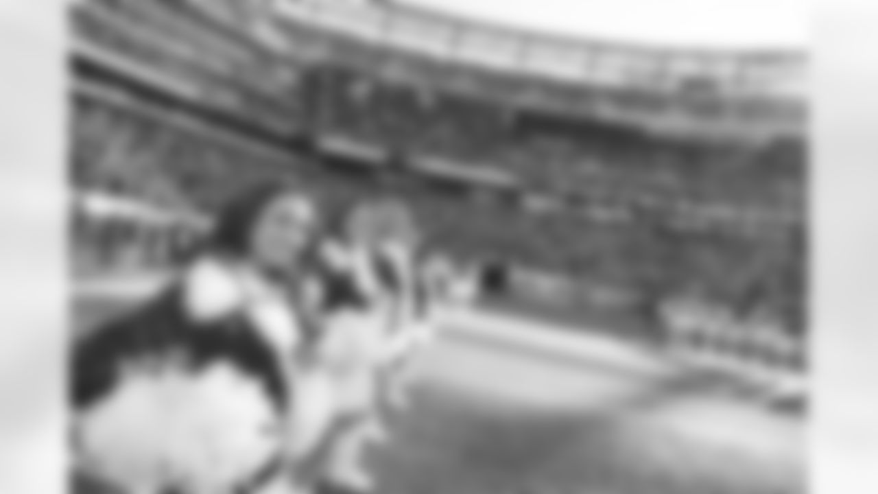 New York Jets Flight Crew: Jets vs Giants