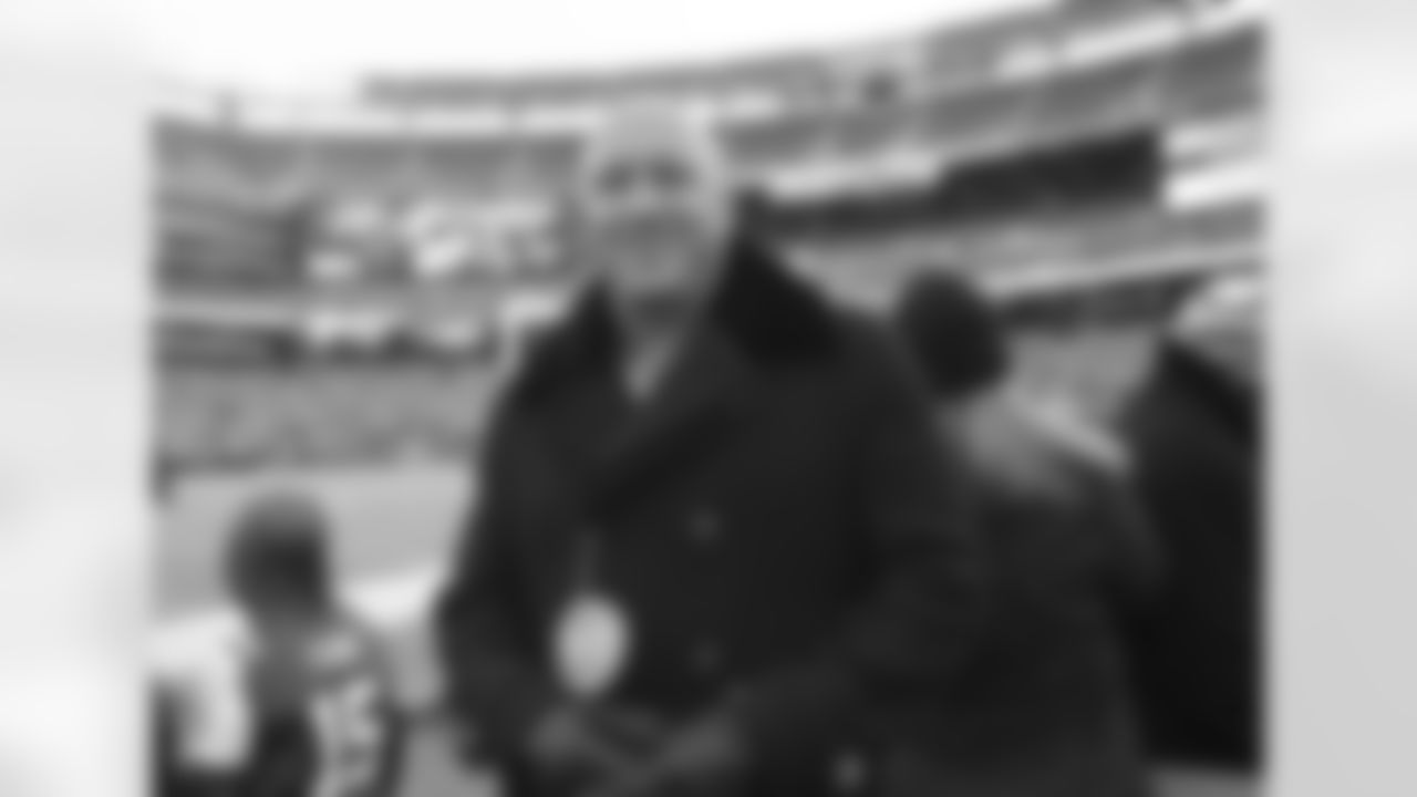 Steve Wilkos - 12/21 Jets vs Patriots