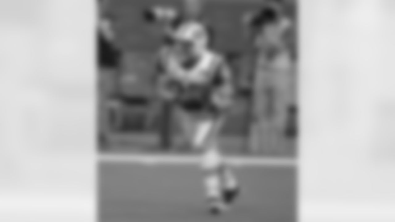 Jim Leonhard Photos