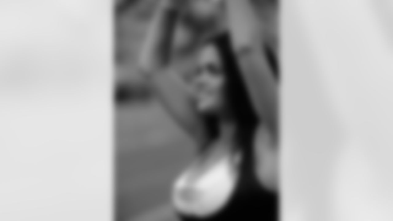 Linda 2009 Flight Crew Member Photos