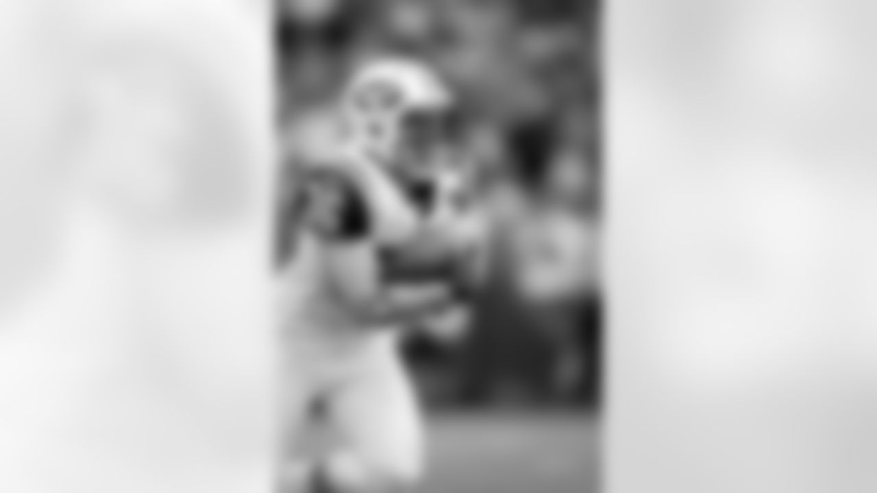 Jim Leonhard Photos