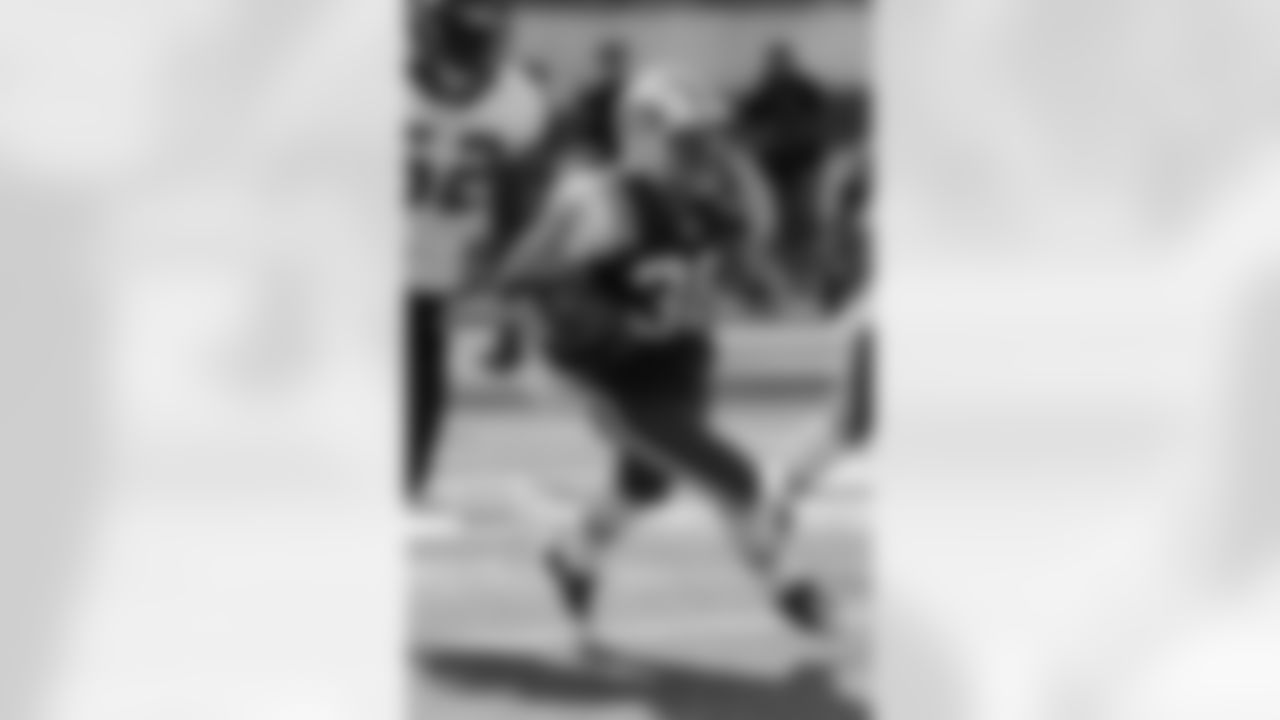 Jim Leonhard Photos