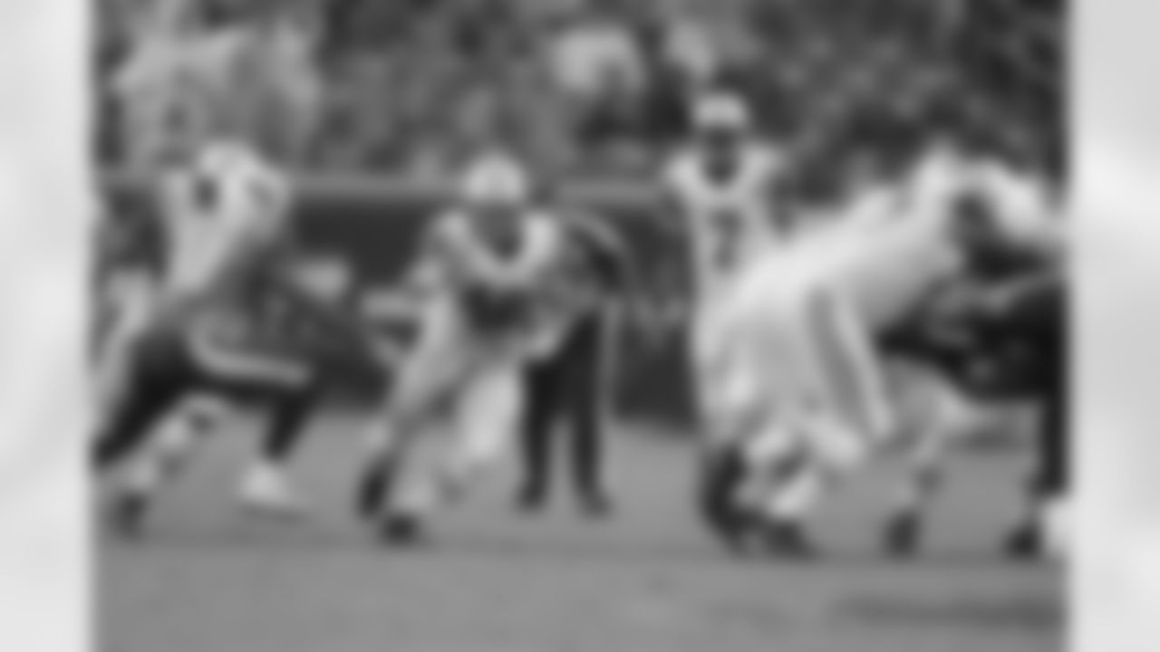 FB Tommy Bohanon carried the rock four times for 17 yards at Tennessee last year. He'll look to retain his role as a starter in Year 2 of his NFL career.