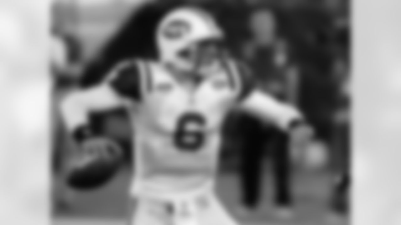 2009 Week 13 Jets at Bills Photos
