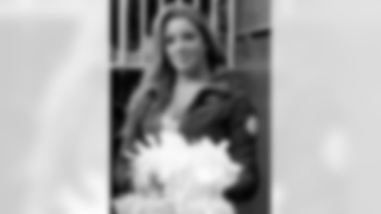 Laura V. 2009 Flight Crew Member Photos