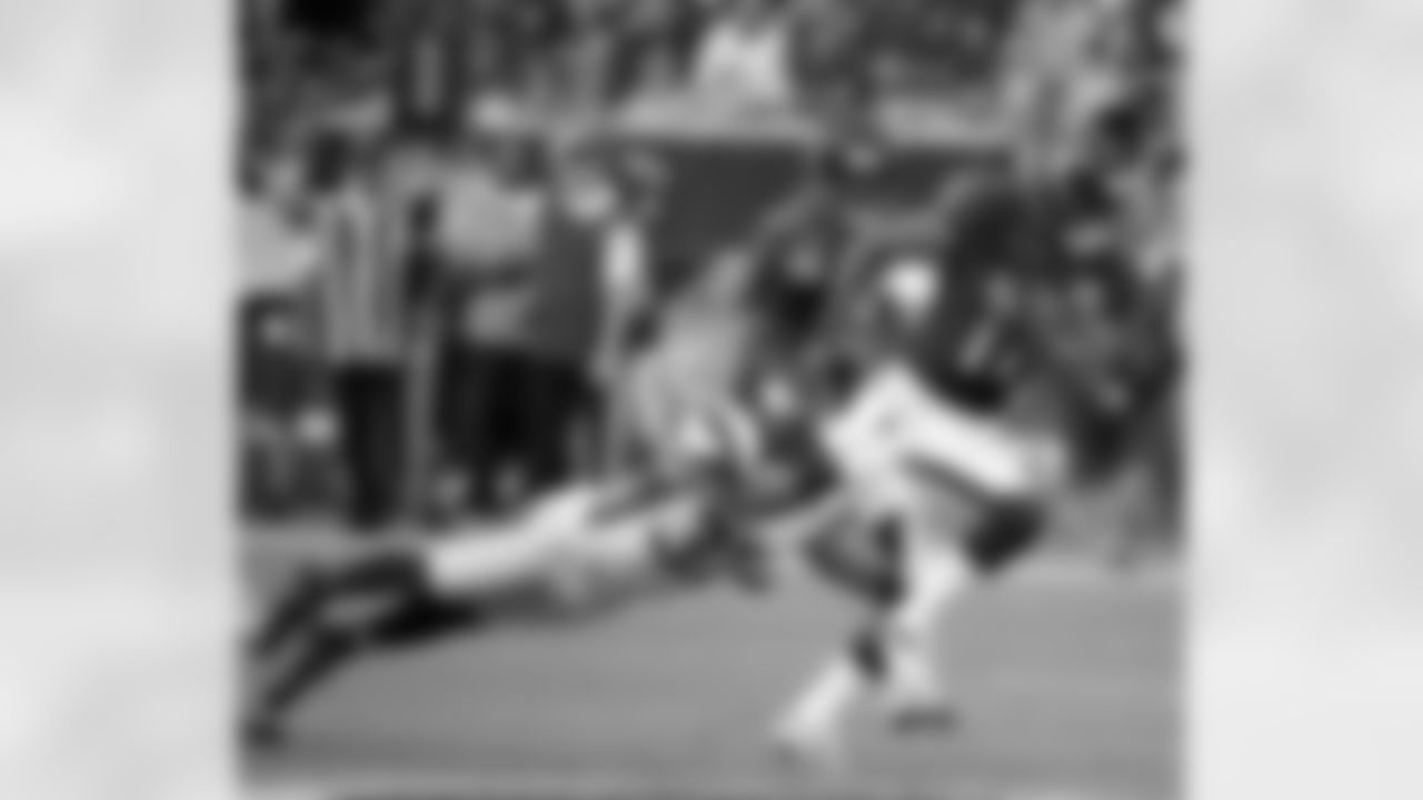 In his second season, Posey caught 15 passes for 155 yards in 14 games.