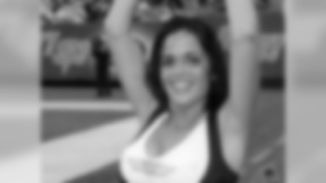 Linda 2009 Flight Crew Member Photos