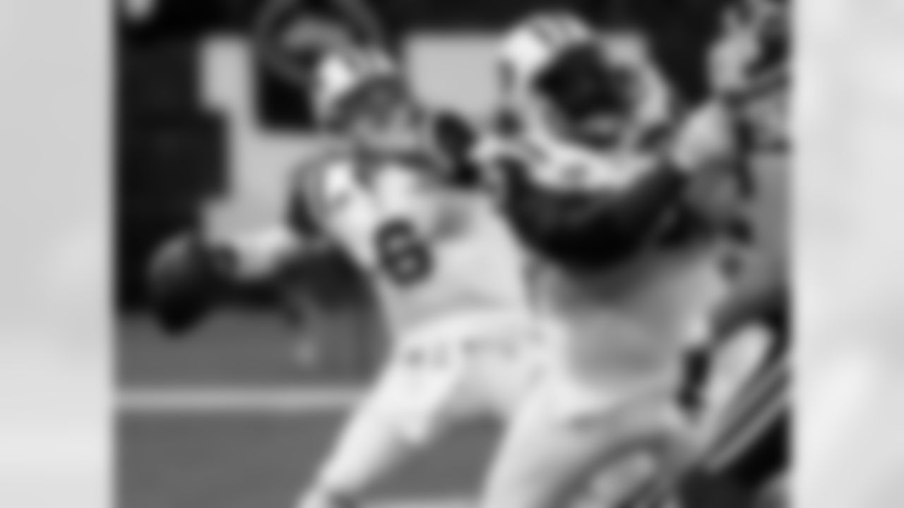 2009 Week 13 Jets at Bills Photos