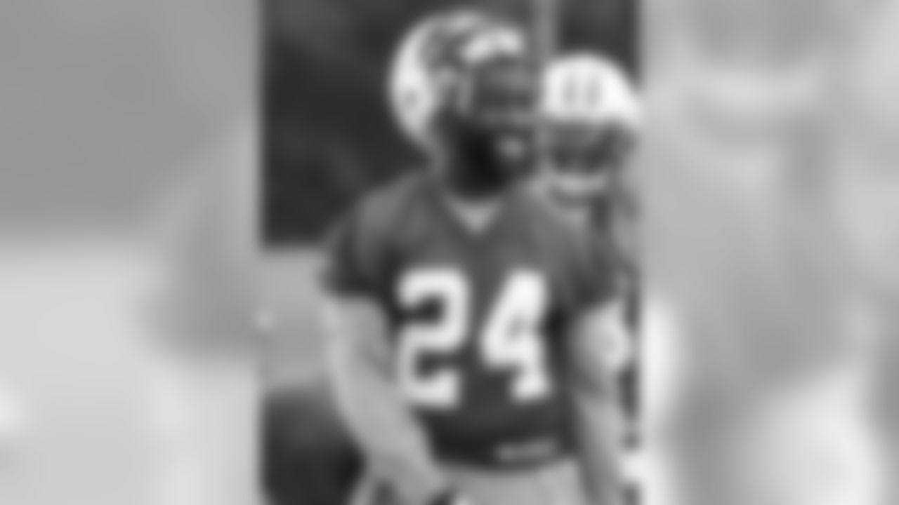 DB #24 Darrelle Revis