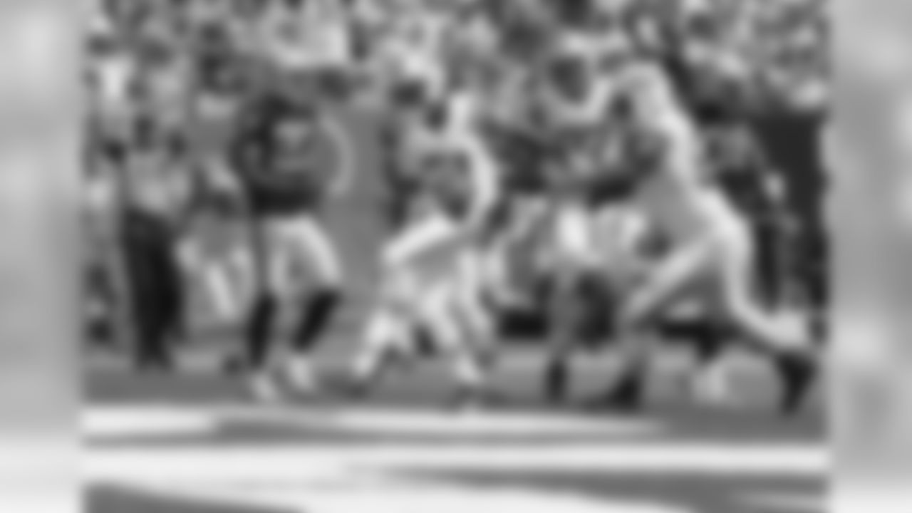 RB Chris Johnson, who was drafted the same year as Bears RB Matt Forte had a tough time at Green Bay last Sunday. He ran for 21 yards on 12 carries. Look for Johnson to make more of an impact in this contest.