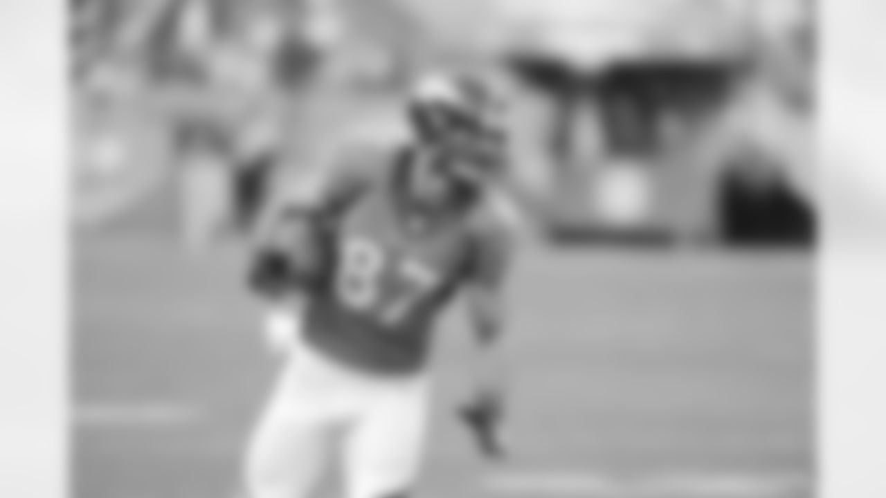 Eric Decker can think of his New York Jets employment as an early birthday gift. He turns 27 this Saturday, March 15th.