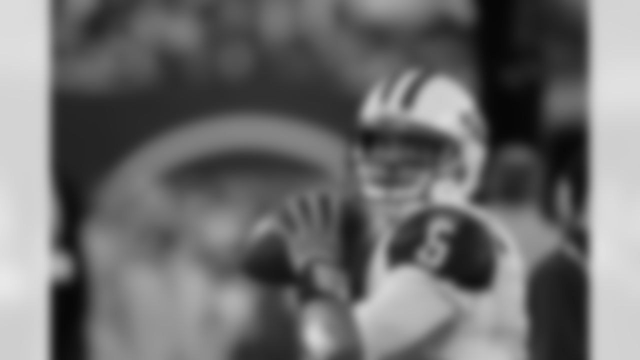 2011 Regular Season Week 10 Jets vs Patriots Game Photos