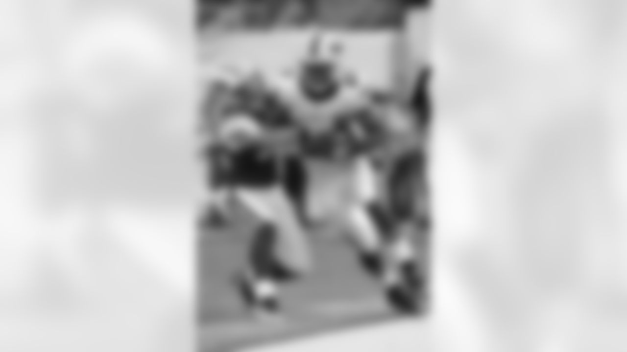 Jim Leonhard Photos