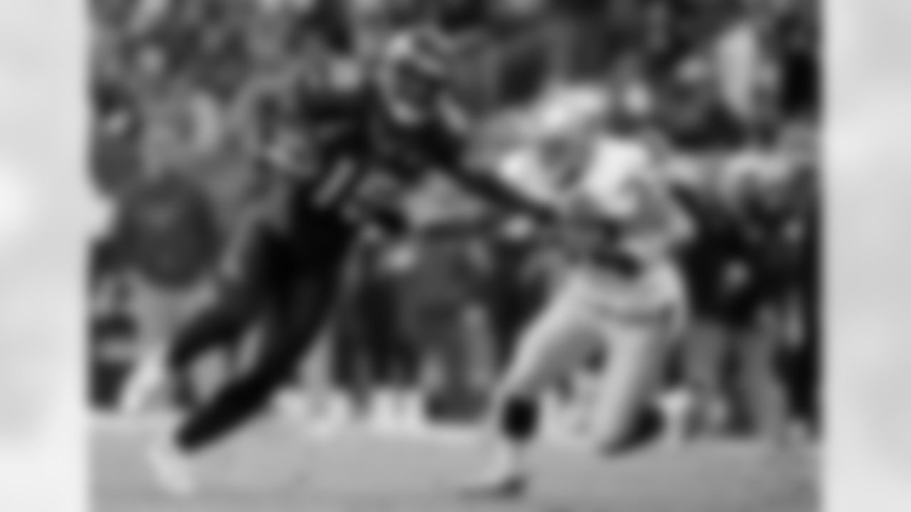 The 6-foot-4 WR broke out in his second pro season in 2007, catching 102 balls for 1,325 yards and seven TDs – his first of three consecutive 100-catch, 1,000-yard seasons in Denver.