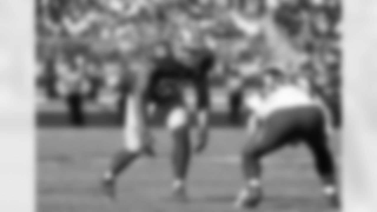 OLB Aaron Lynch