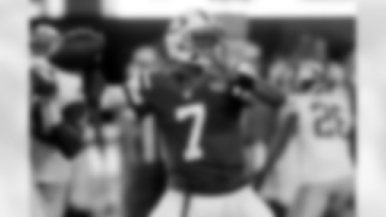Geno's 3-1 finish in the last quarter of the year in 2013 started in the game against the Oakland Raiders. In that game he was 16-for-25 for 219 yards, one touchdown and one interception. He also rushed five times for 50 yards and one touchdown. Geno had a solid camp and will look to start his new chapter on Sunday.