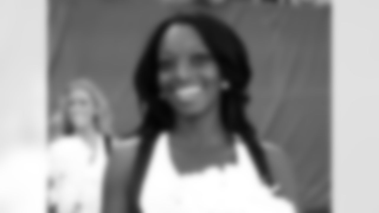 Mandisa 2009 Flight Crew Member Photos