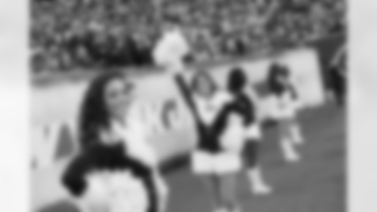 New York Jets Flight Crew: Jets vs Giants