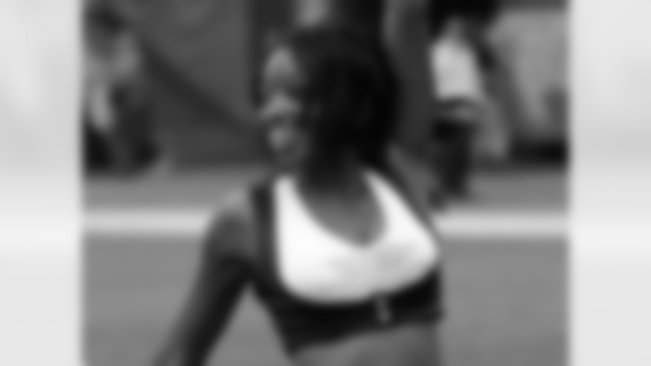 Mandisa 2009 Flight Crew Member Photos