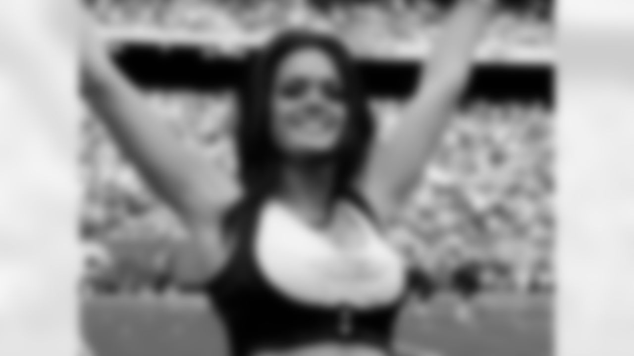 Linda 2009 Flight Crew Member Photos