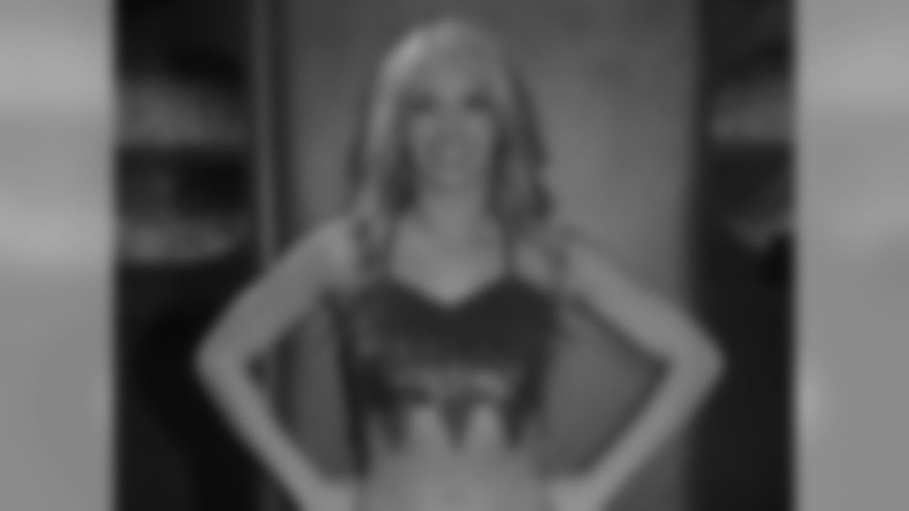 Lauren P. 2009 Flight Crew Member Photos