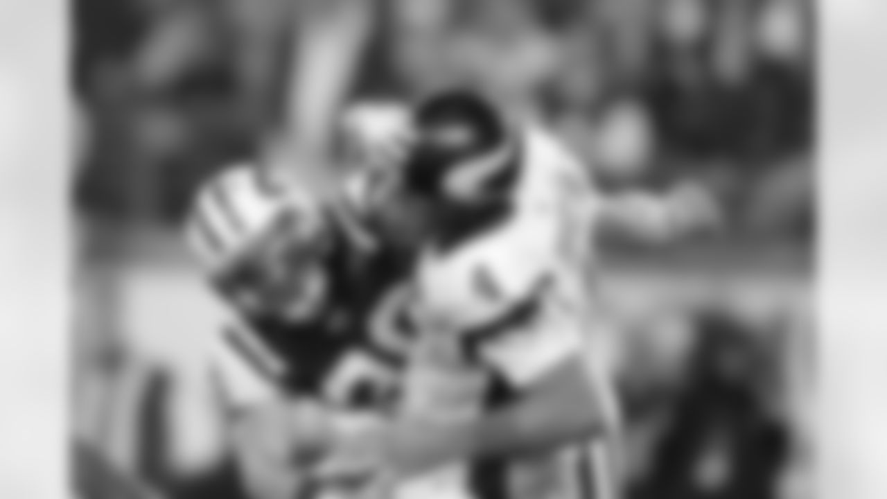 Jim Leonhard Photos