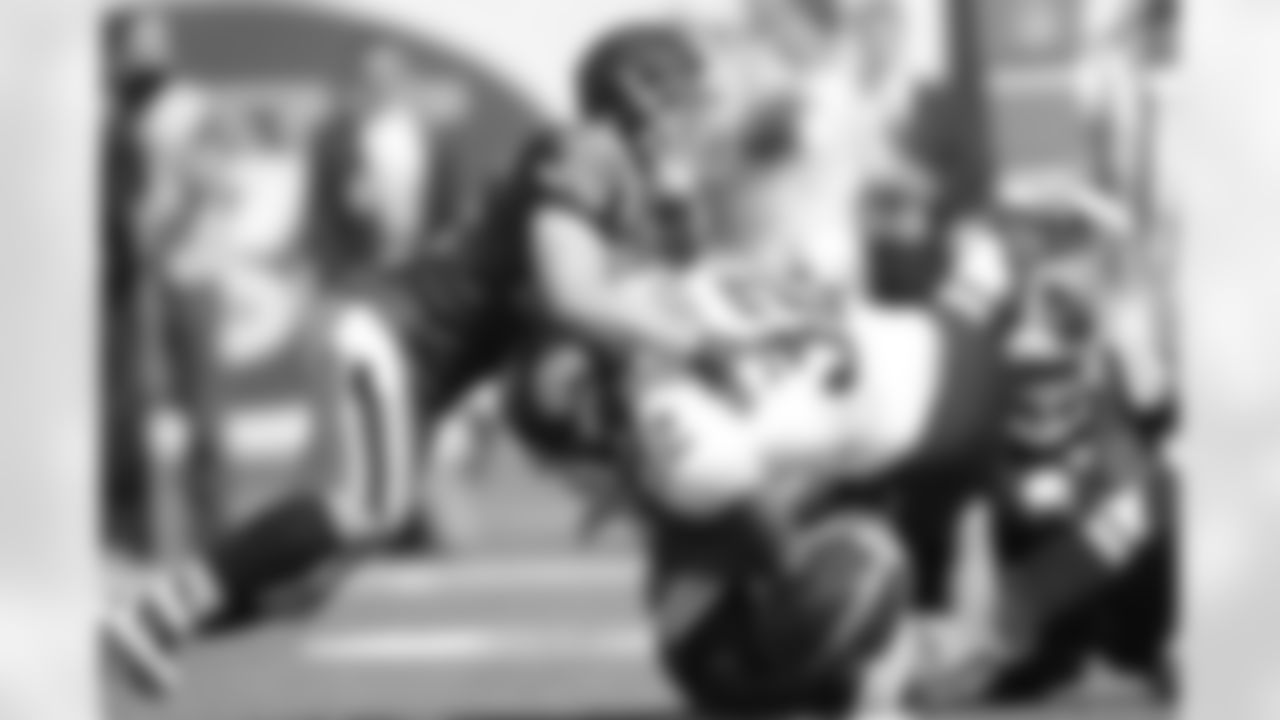 Jim Leonhard Photos