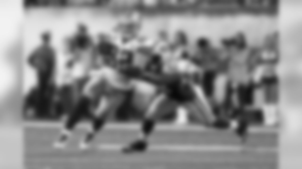 Bart Scott Photos