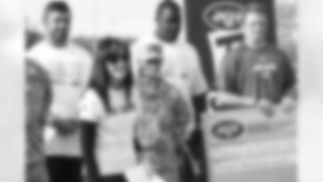 Hometown Huddle: Rookies Stand Tall for Florham Park Kids
