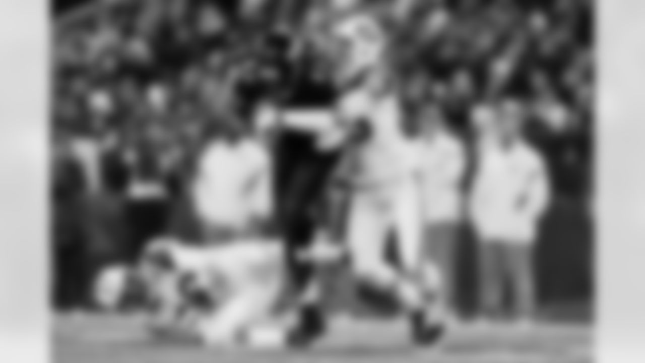 Jim Leonhard Photos