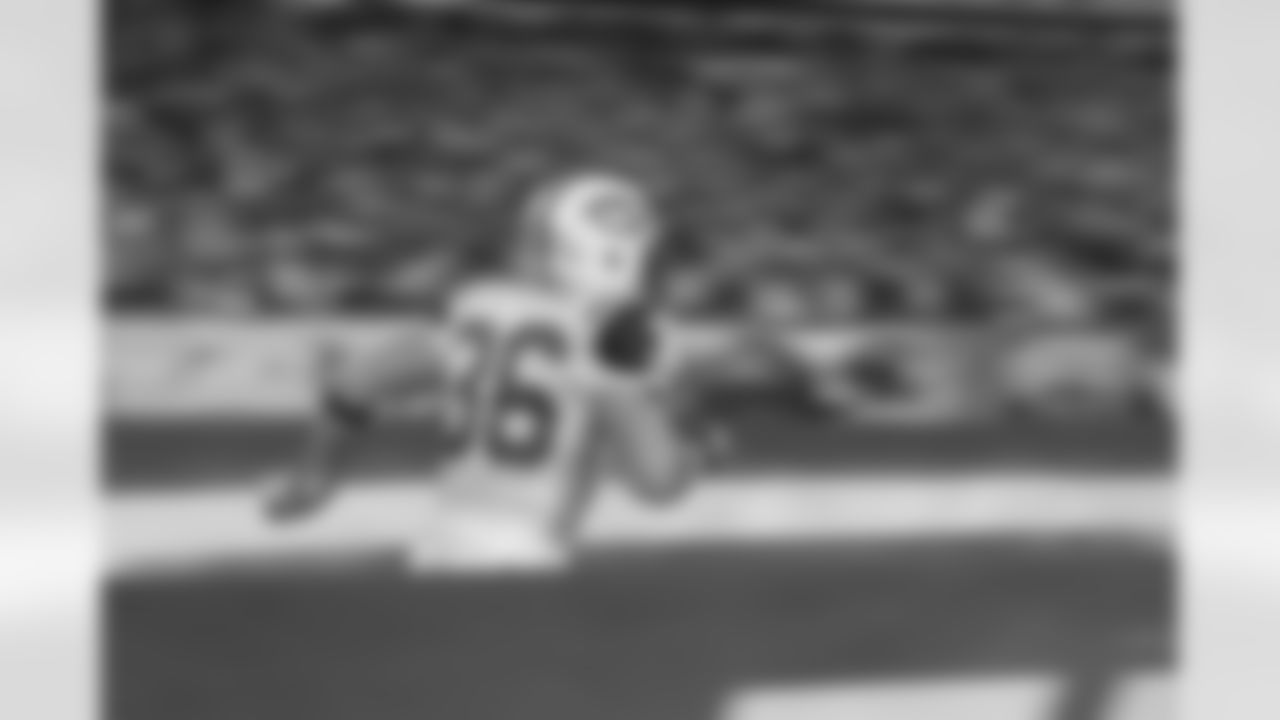 Jim Leonhard Photos