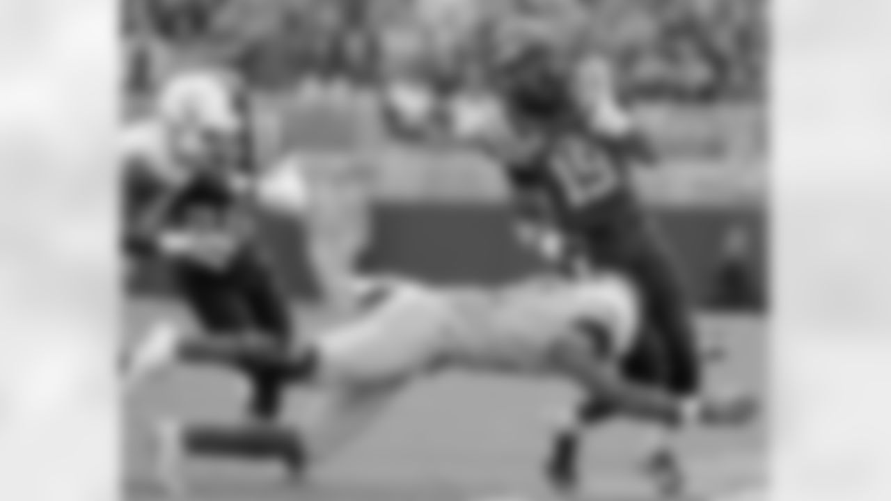 Round 6 - DB Derrick Jones (Mississippi)