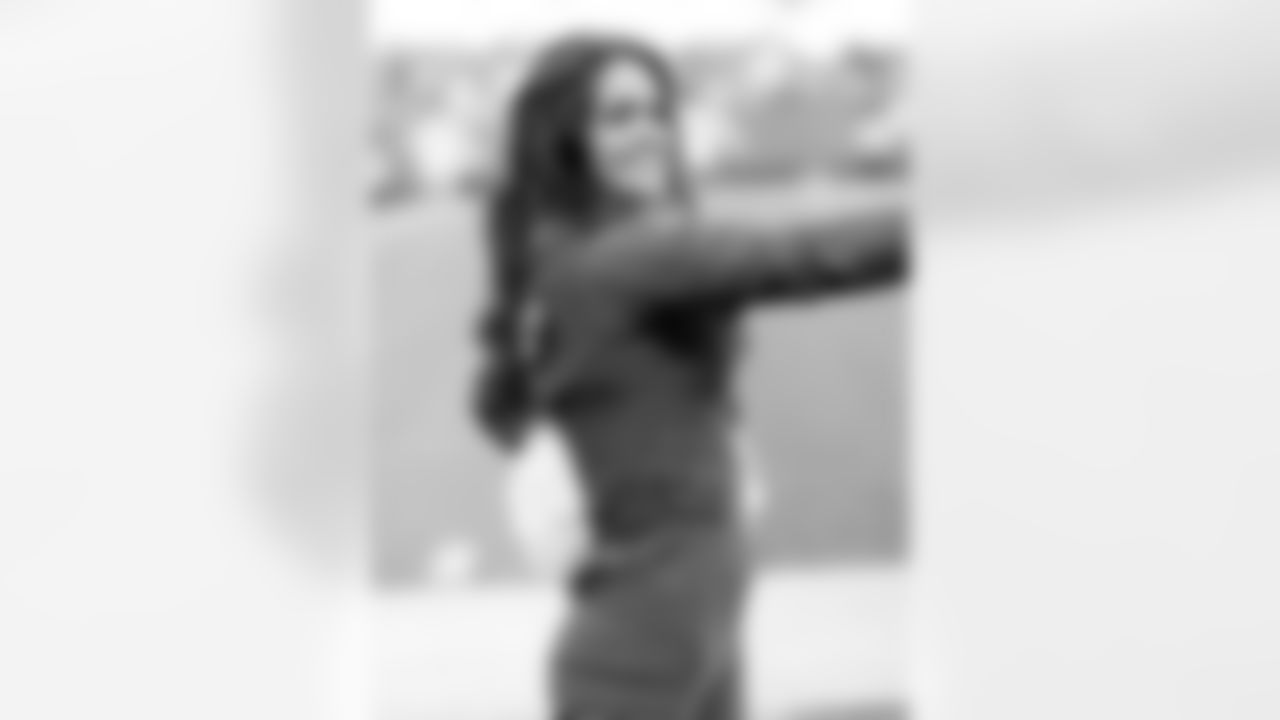 Linda 2009 Flight Crew Member Photos